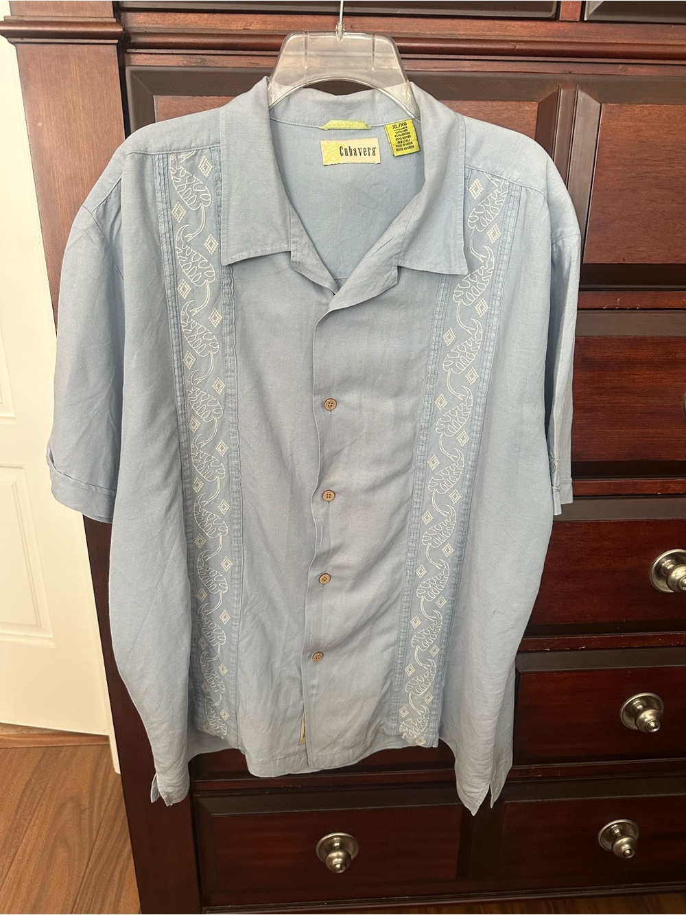 Cubavera Men’s  XL  Light Blue Embroidered Short Sleeve Shirt Linen / Rayon
